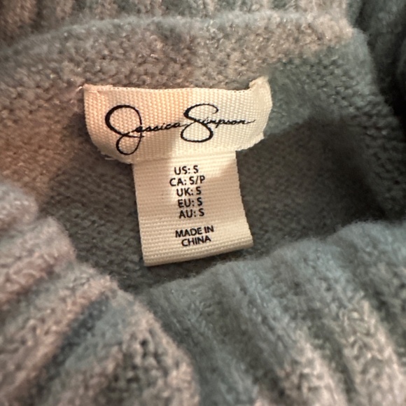 Sweater - Picture 3 of 3